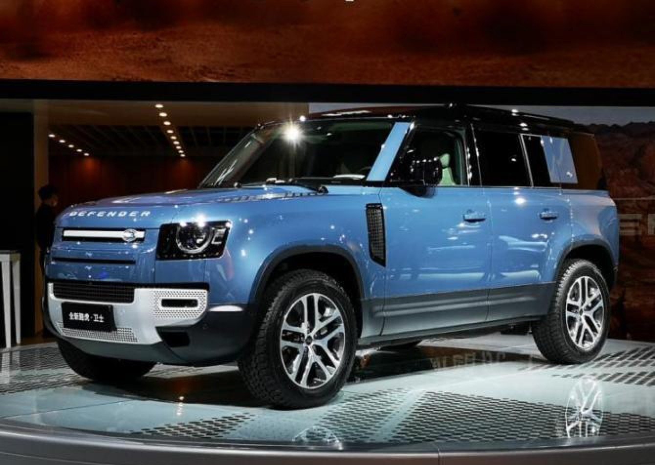 【成都车展】路虎品牌的"精神图腾"!77.8万起售的全新卫士你会考虑