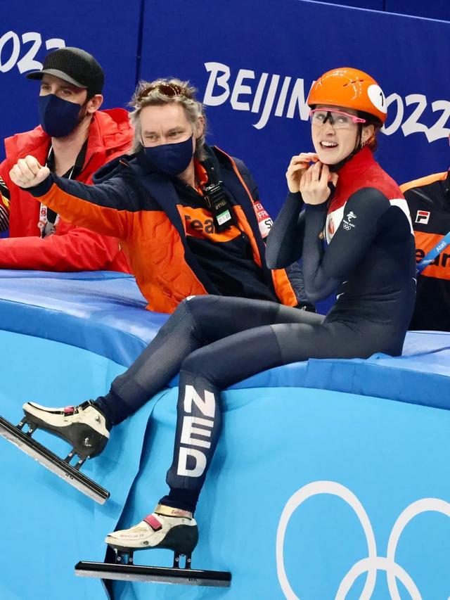 短道速滑女子1000米比赛荷兰名将摘金