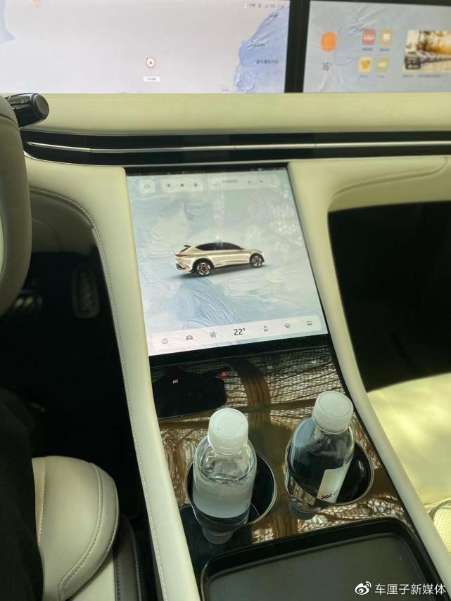 试驾智己LS7,高级感惊艳,车内静谧性是亮点!-新浪汽车