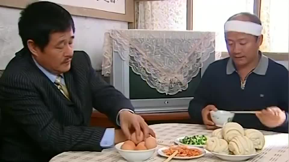 马大帅想把小唐弄走小唐立马装病让他一点办法也没有