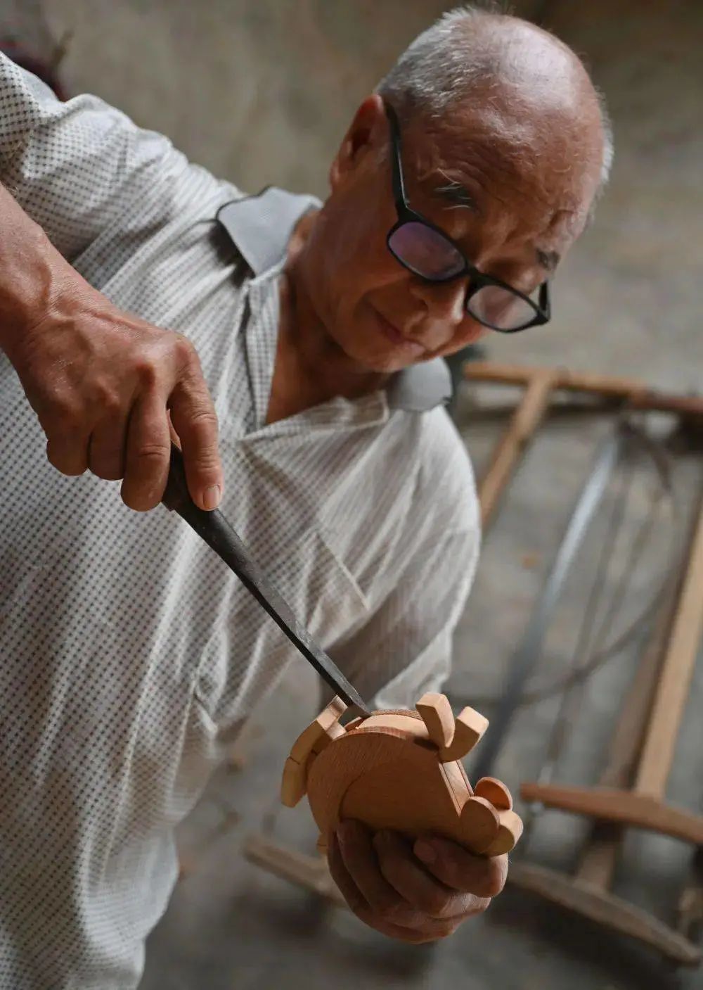 “木玩具爷爷”“纸房子妈妈”“棉花云爸爸”,家长手巧是种什么体验?休闲区蓝鸢梦想 - Www.slyday.coM “木玩具爷爷”“纸房子妈妈”“棉花云爸爸”,家长手巧是种什么体验?休闲区蓝鸢梦想 - Www.slyday.coM