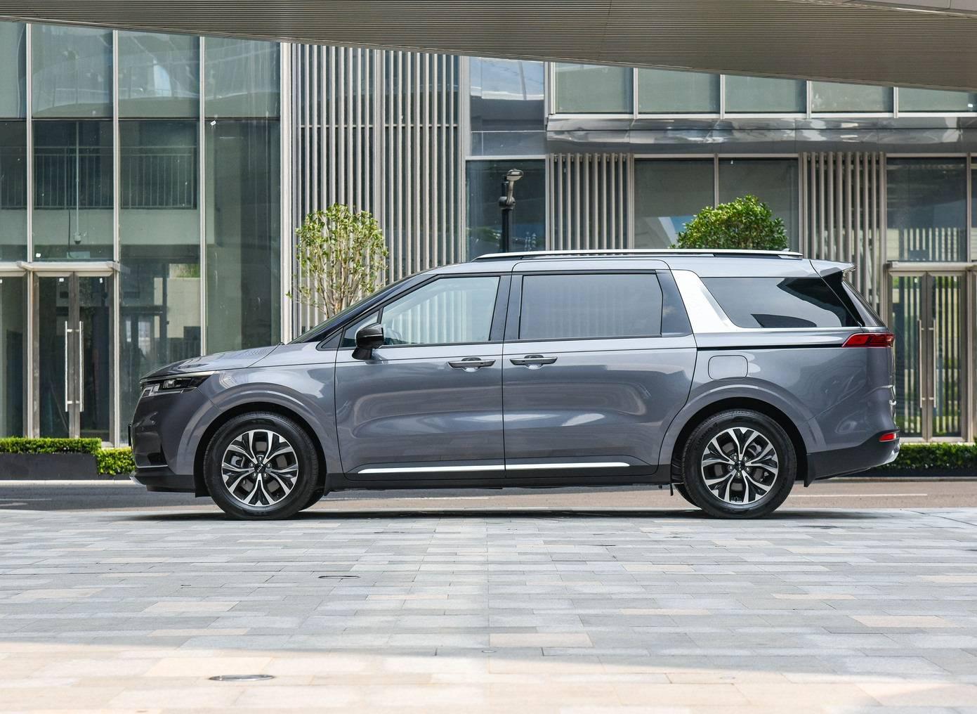 21款起亚嘉华 2.0t 旗舰版车型的指导价为34.09万元,定位中大型mpv.