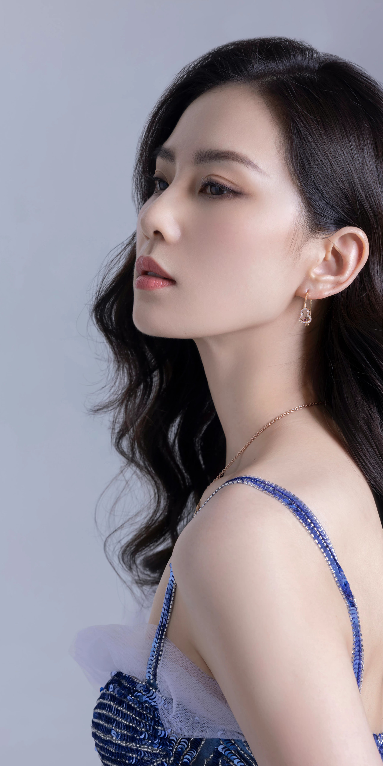 刘诗诗壁纸图集:笑意缱绻,飘然出尘__财经头条