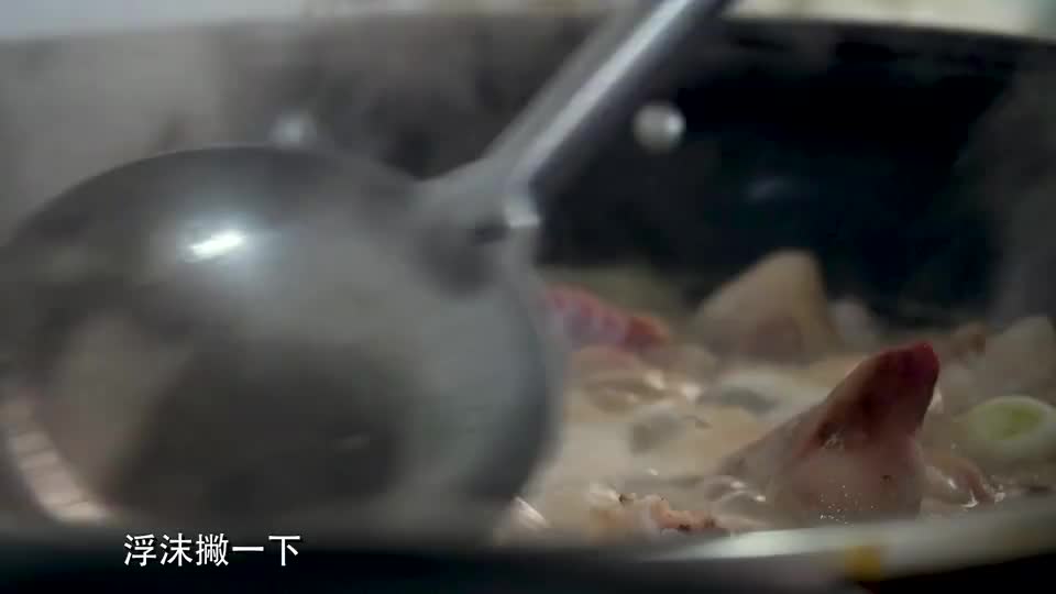 100元一锅的地锅猪蹄 大sao做巨大锅巴配着 不用主食 太省事了