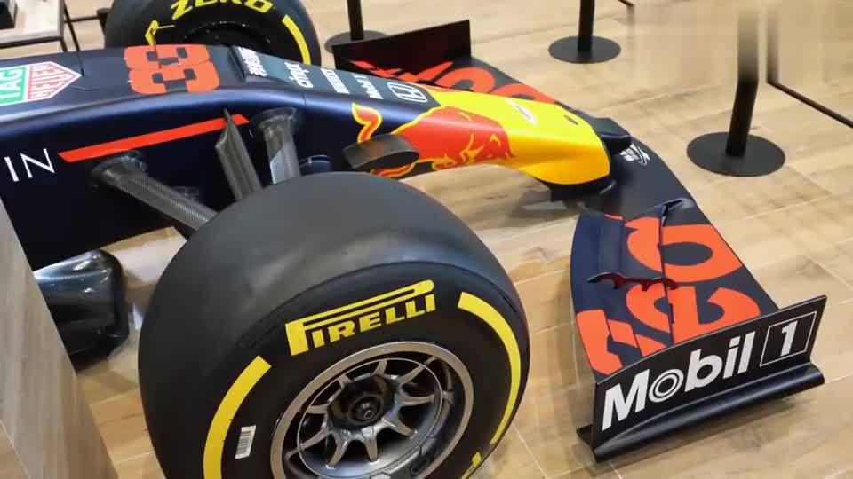 阿斯顿马丁,红牛赛车rb14车展