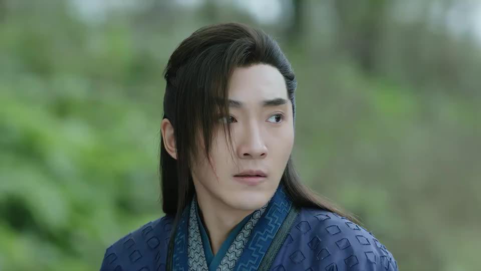 锦衣之下大杨要送父亲回去养伤临走前去找上官曦一把抱住她