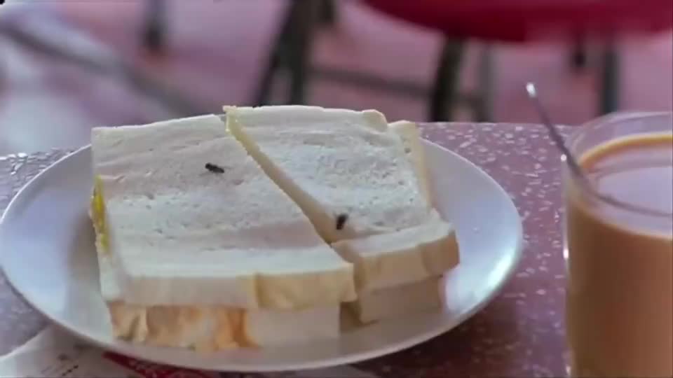 罗汉果玩牌玩出花样非洲十三张苍蝇落在谁的牌上就谁赢