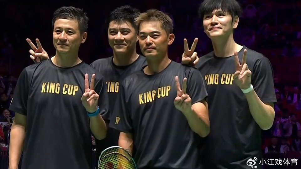 国羽F4互撒狗粮!林丹模仿安赛龙发球+嫌弃鲍春来 2打2变1打4|傅海峰|蔡赟|天王杯|搭档_新浪体育_新浪新闻