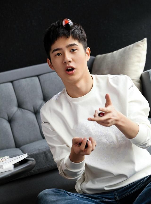 吃瓜萌主的真实身份(武林盟主游戏如何穿3件暗金)