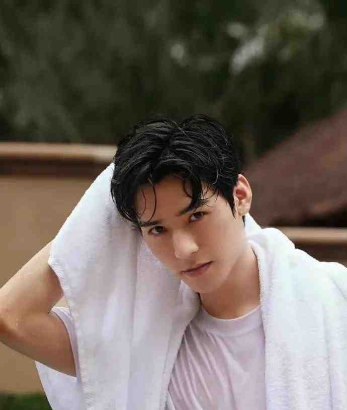 男明星湿发造型有多绝?成毅杨洋视觉盛宴,看到肖战王一博太惊艳休闲区蓝鸢梦想 - Www.slyday.coM 男明星湿发造型有多绝?成毅杨洋视觉盛宴,看到肖战王一博太惊艳休闲区蓝鸢梦想 - Www.slyday.coM