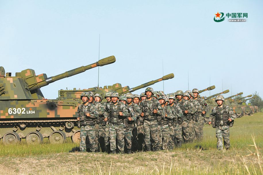 集火打击!看第79集团军炮兵营火力打击演练