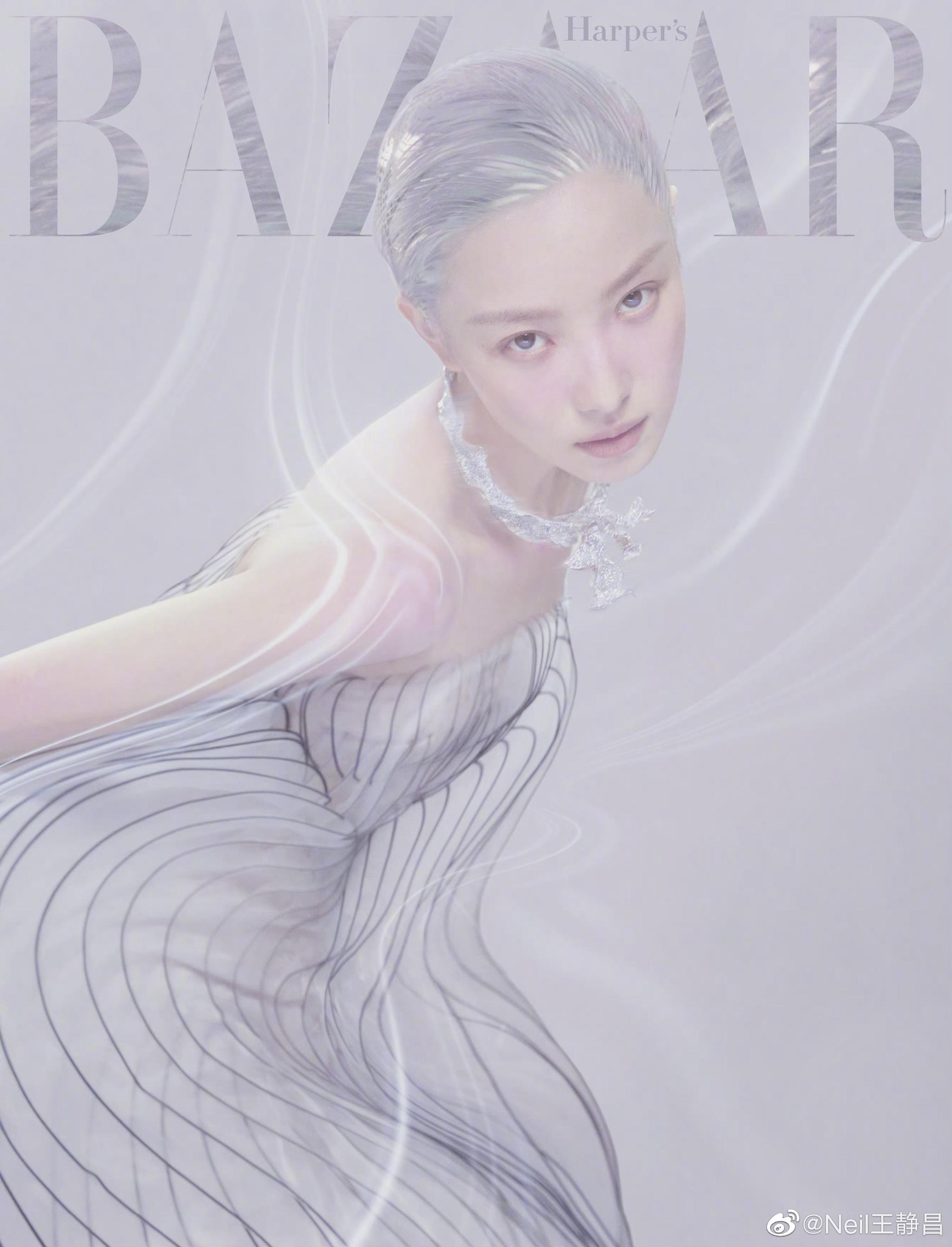 登上《时尚芭莎》四月刊封面