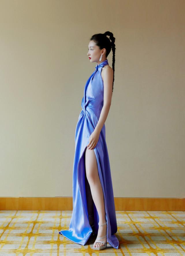 周冬雨最新封面大片,不穿上衣造型超惊艳,排骨胸纸片腰抢镜休闲区蓝鸢梦想 - Www.slyday.coM 周冬雨最新封面大片,不穿上衣造型超惊艳,排骨胸纸片腰抢镜休闲区蓝鸢梦想 - Www.slyday.coM