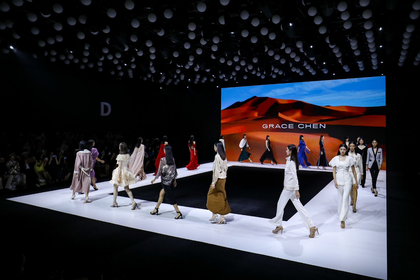 随诗走大漠起舞弄清影走进艺术融合设计师gracechen