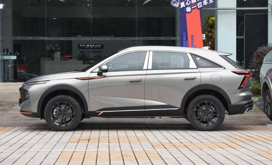 国产紧凑型SUV对决，哈弗神兽对比奇瑞瑞虎8 PLUS