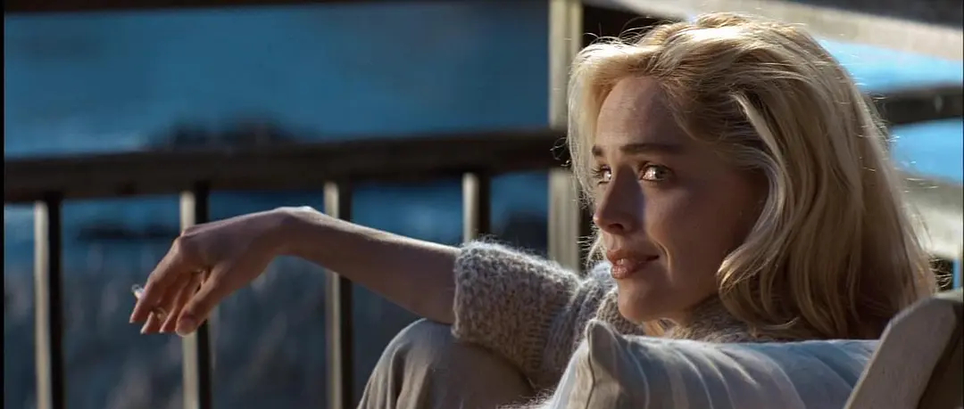 温习了一遍《本能》,女主角真就为了巅峰莎朗·斯通量身定制的__财经