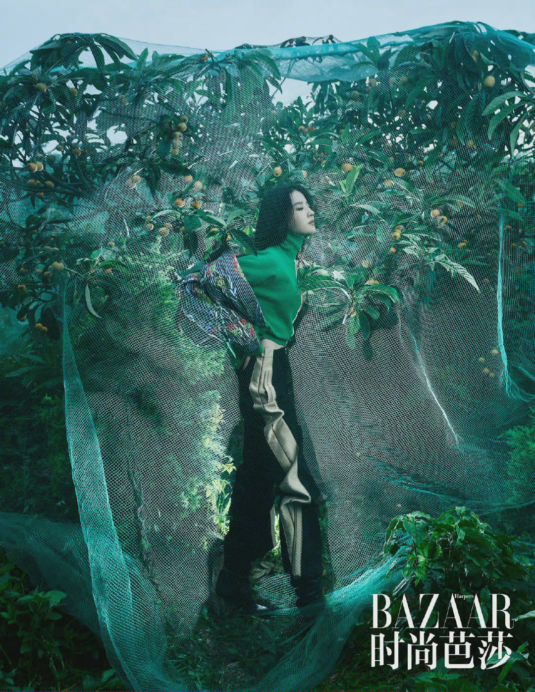 王俊凯再度登上《时尚芭莎》封面：平静的骨气！