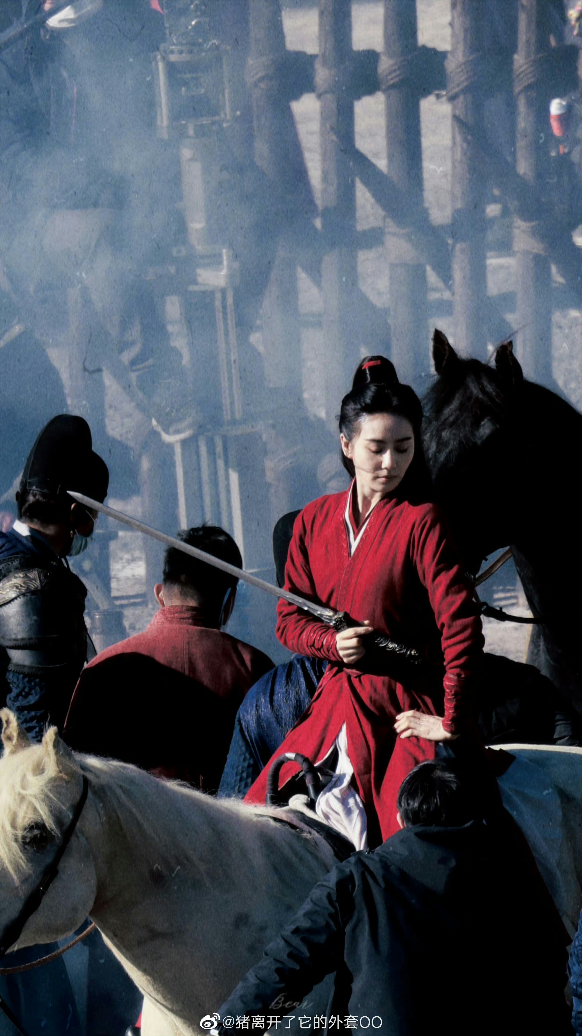 刘诗诗新剧《一念关山》红衣高马尾打戏路透……__财经头条