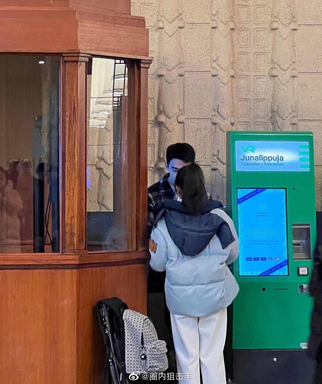 吴磊赵今麦《在暴雪时分》牵手饭拍路透来了……__财经头条