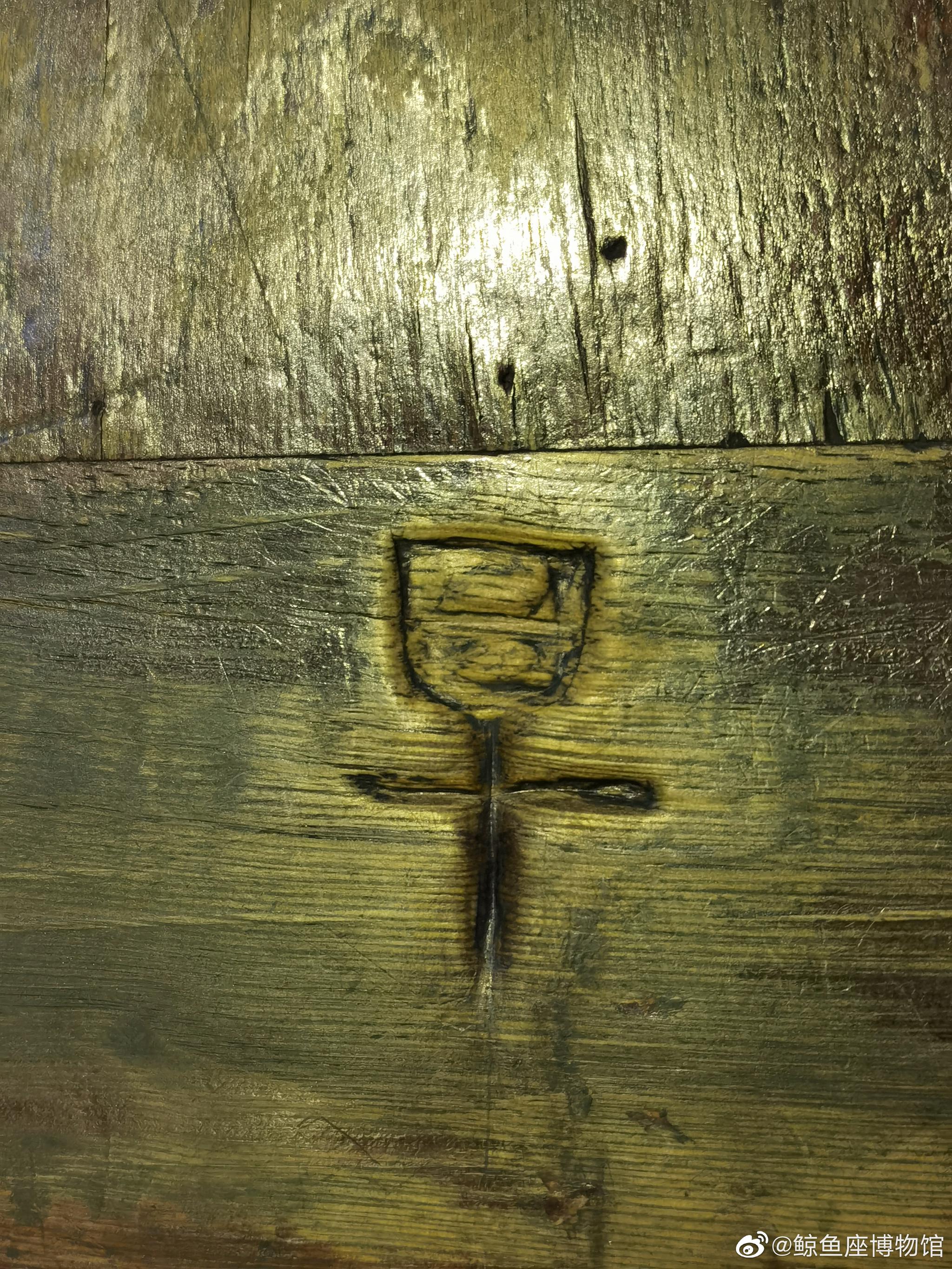 鲁迅刻在书桌上的早字