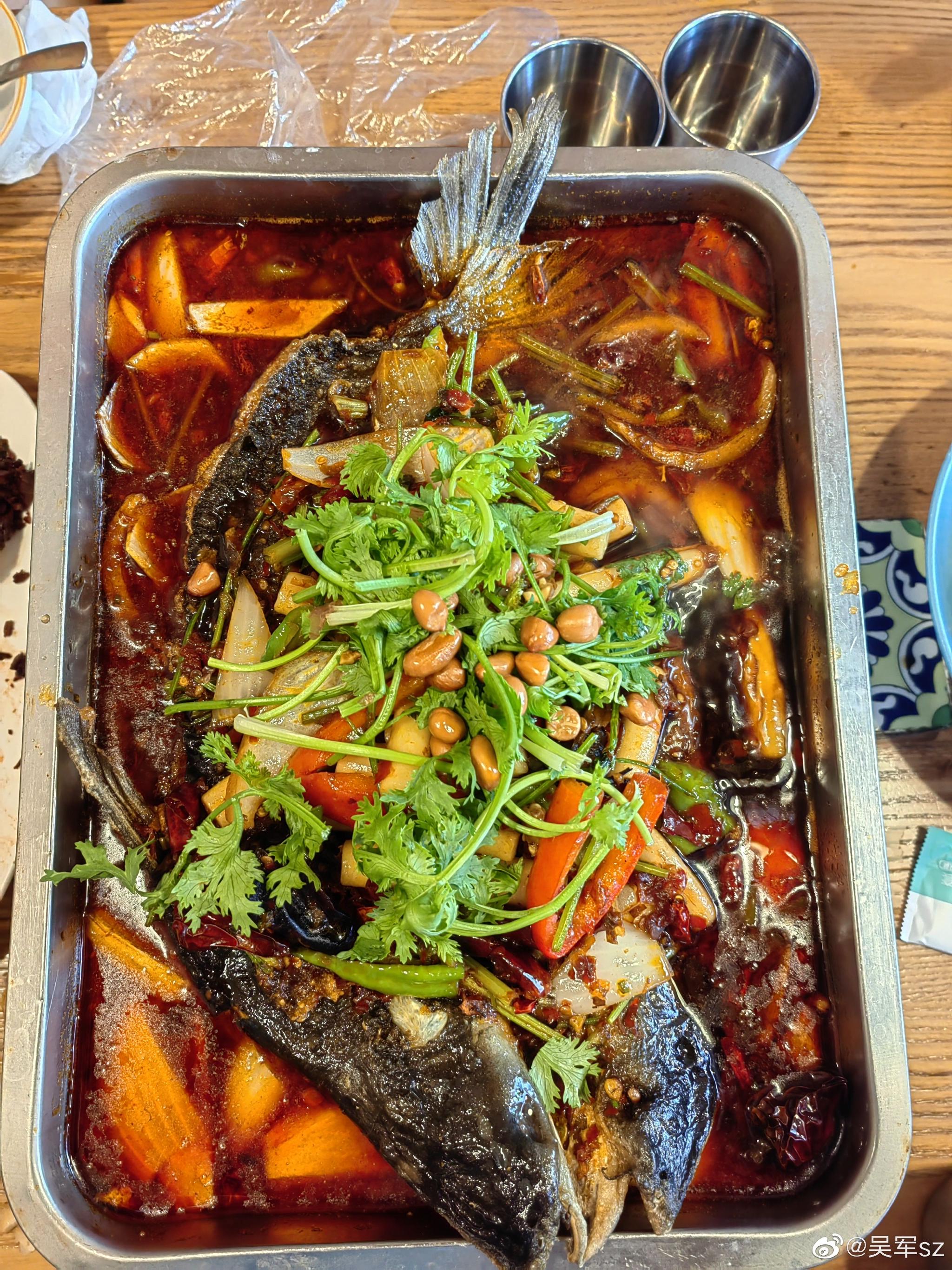 烤猪蹄,烤鸭头,烤鱼,真不错!__财经头条