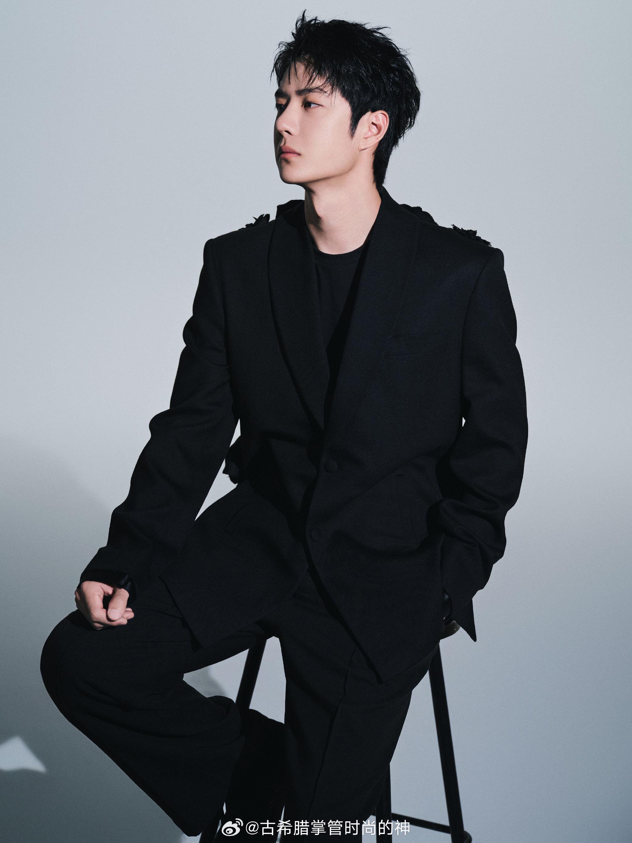 王一博出道十周年写真,allblack全黑套装超好看