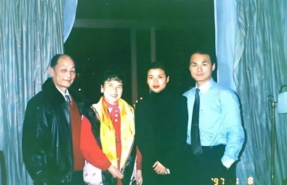 民歌皇后张也,54岁未婚未育,告别渣男后与吕继宏的关系令人羡慕