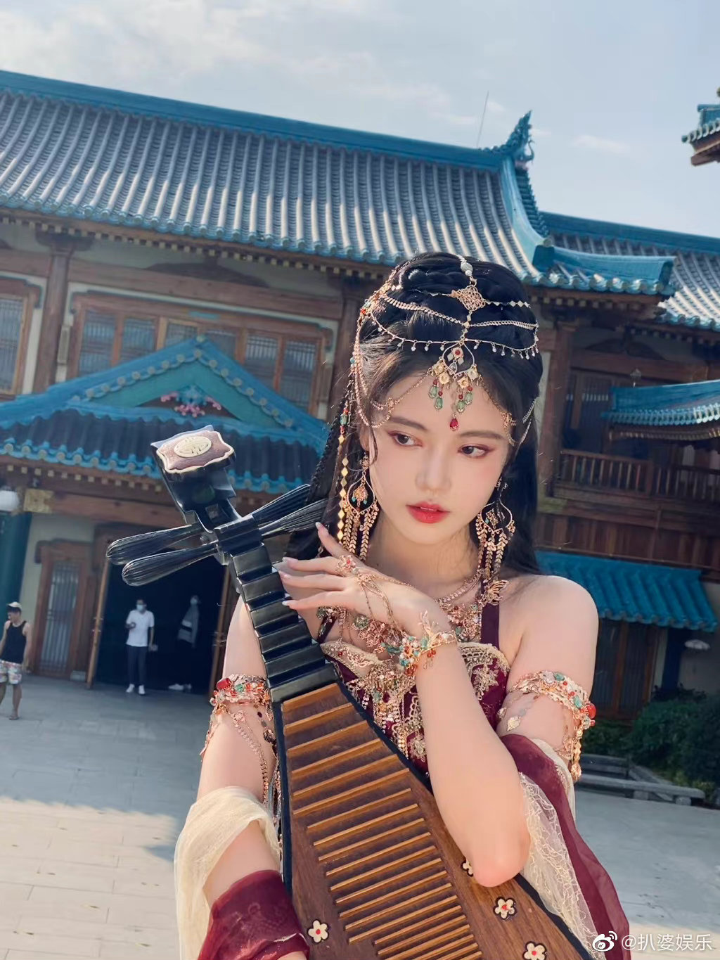 西域风的写真 这造型真的绝了啊!异域风情!__财经头条