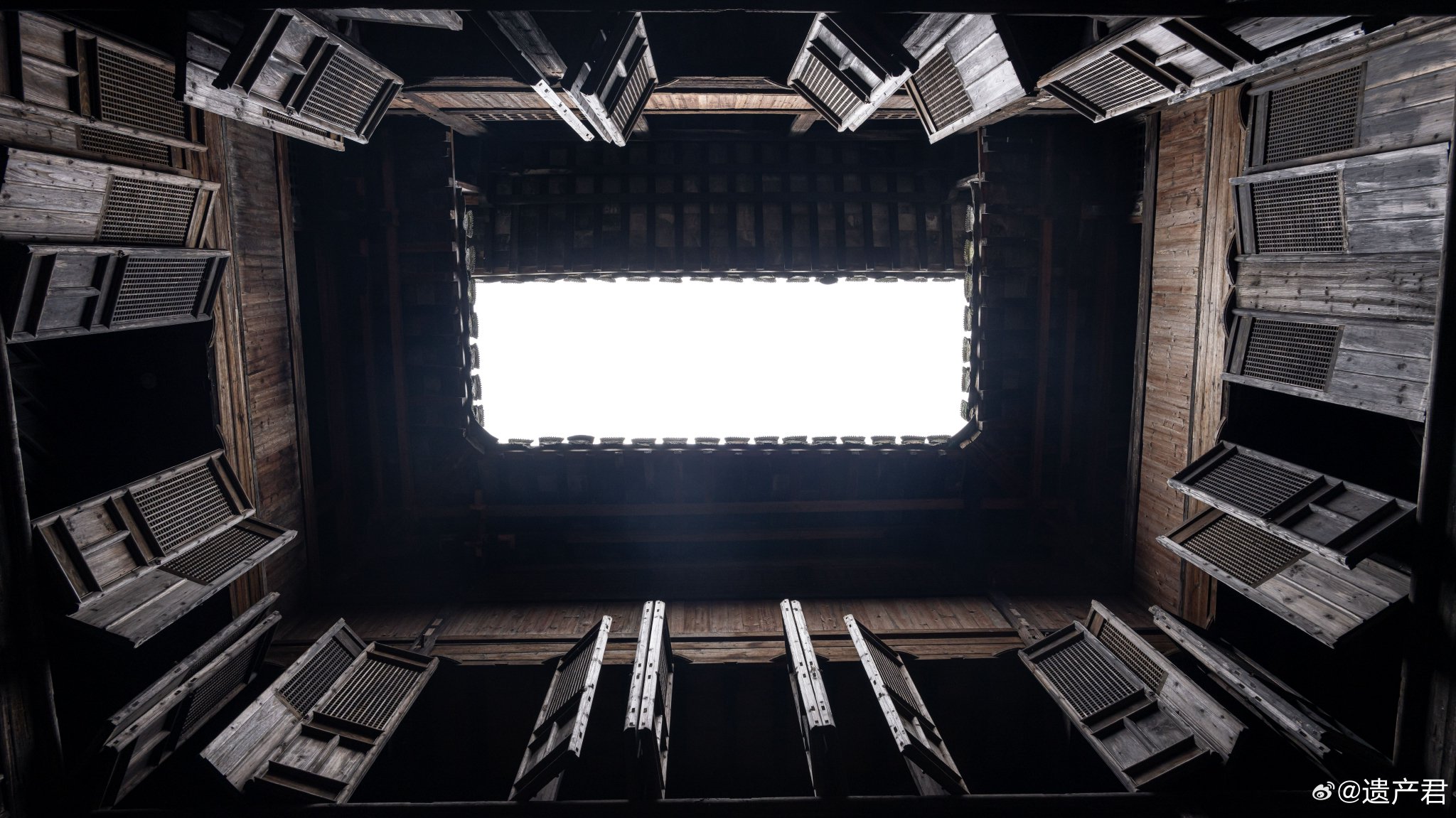 苍穹之下徽州明代三层楼民居的天井