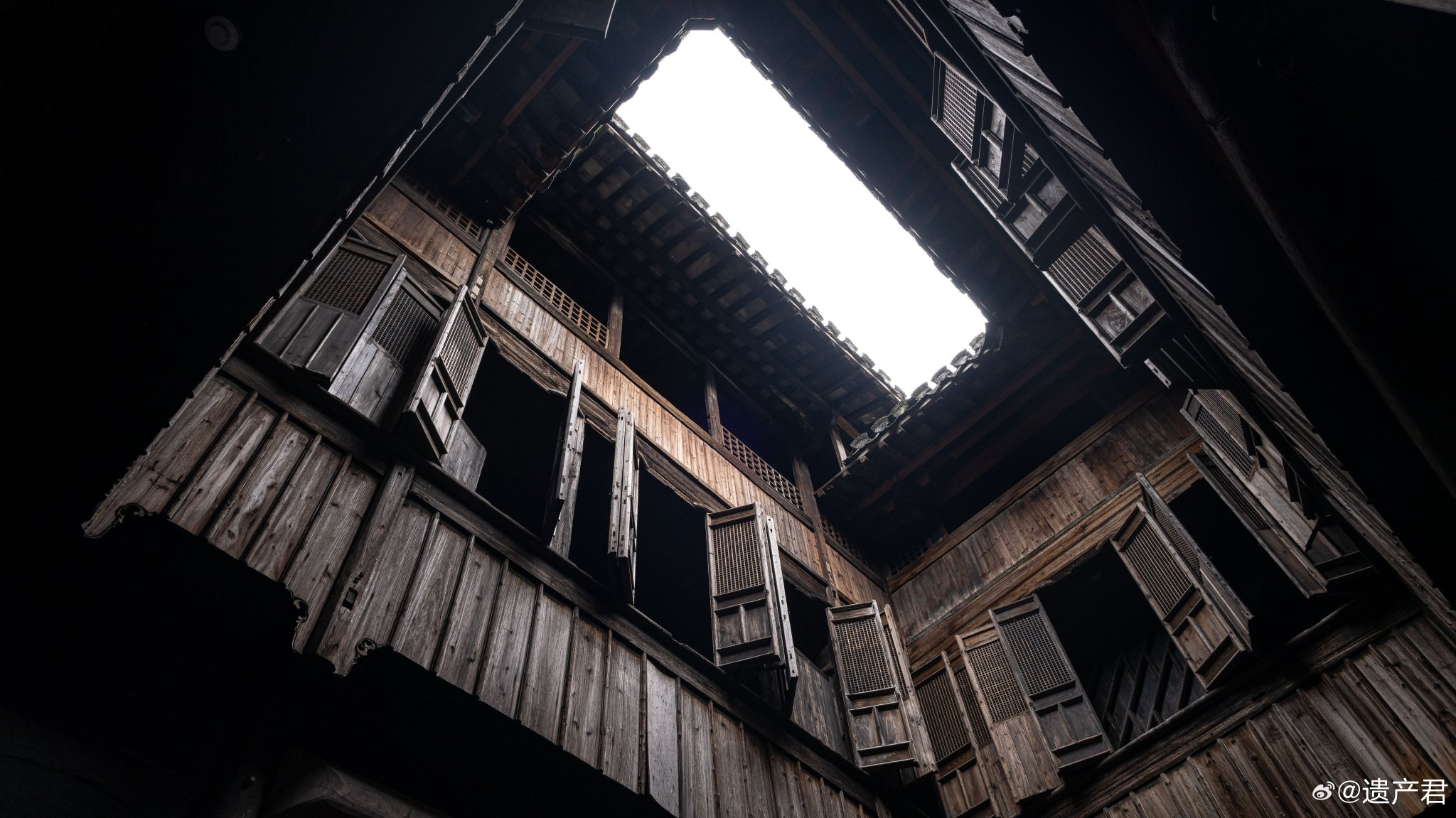 苍穹之下徽州明代三层楼民居的天井
