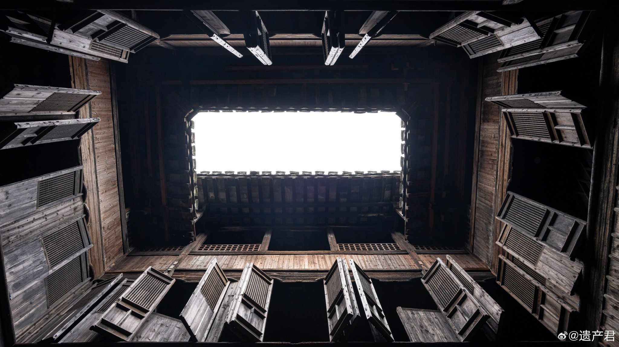 苍穹之下徽州明代三层楼民居的天井