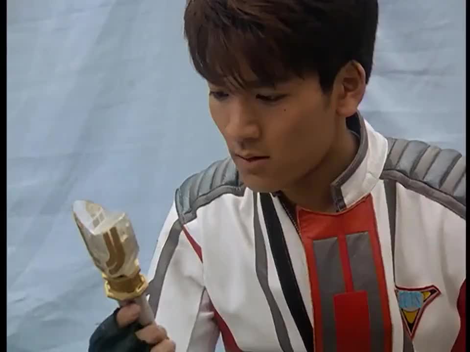 奥特曼大古第一次使用神光棒变身迪迦