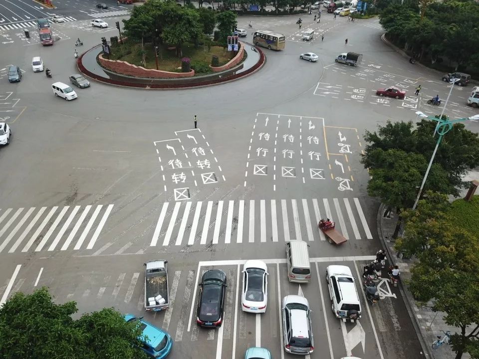 科目三如何顺利,安全的变更车道?老司机教你几招!