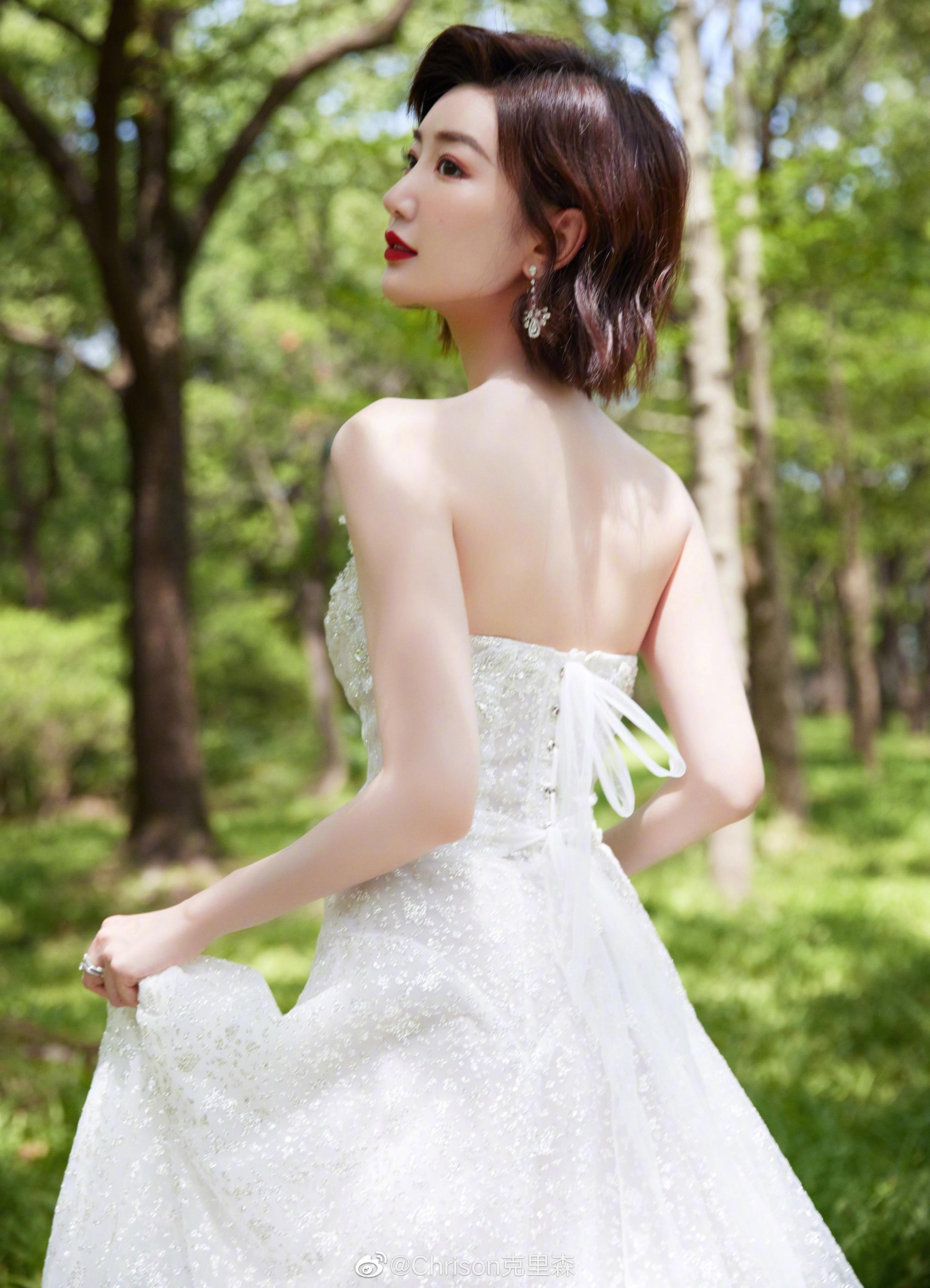 毛晓彤出席拾光盛典这身ricca sposa抹胸裙非常适合她的气质……_高清