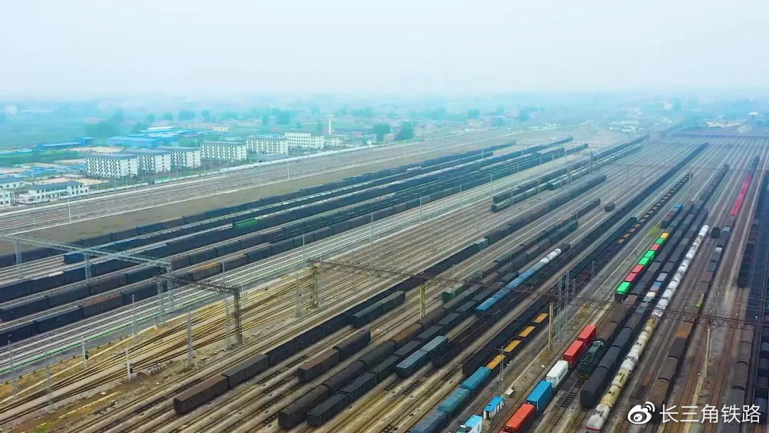 衔接京九,青阜,漯阜,阜淮,阜六5条铁路,是路网"一主两翼"中二通道的