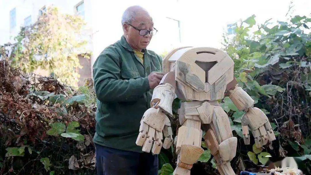 “木玩具爷爷”“纸房子妈妈”“棉花云爸爸”,家长手巧是种什么体验?休闲区蓝鸢梦想 - Www.slyday.coM “木玩具爷爷”“纸房子妈妈”“棉花云爸爸”,家长手巧是种什么体验?休闲区蓝鸢梦想 - Www.slyday.coM