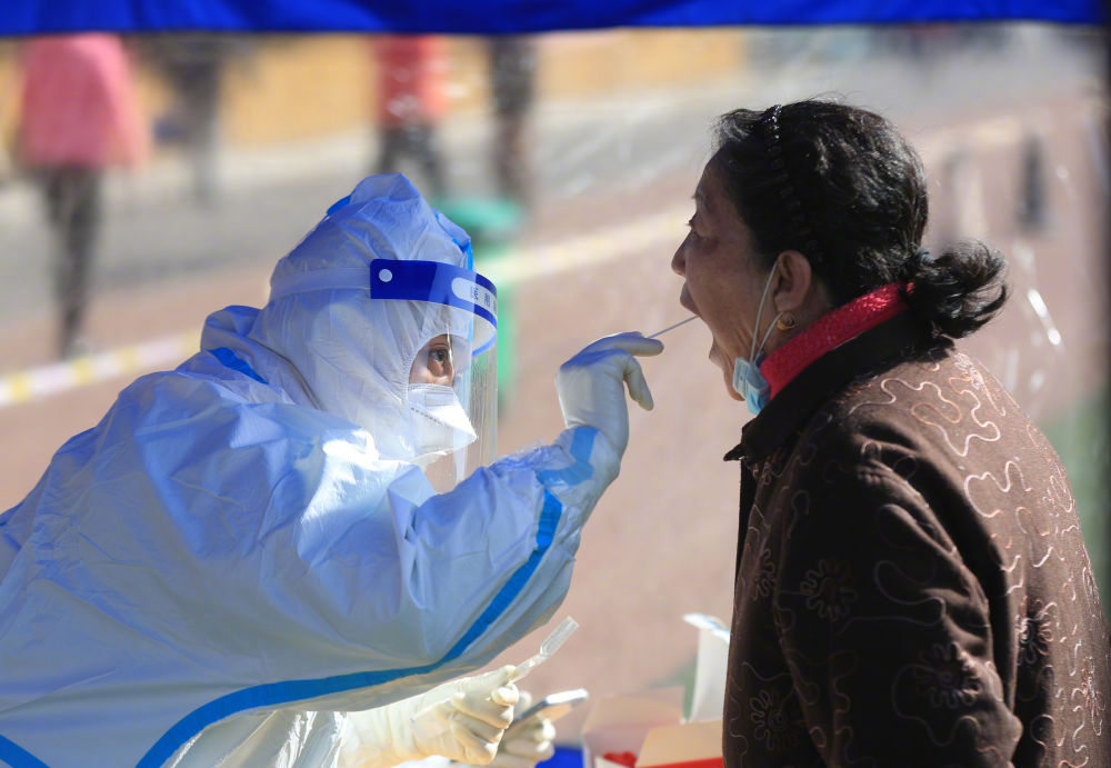 新华全媒沈阳春寒料峭共克疫情