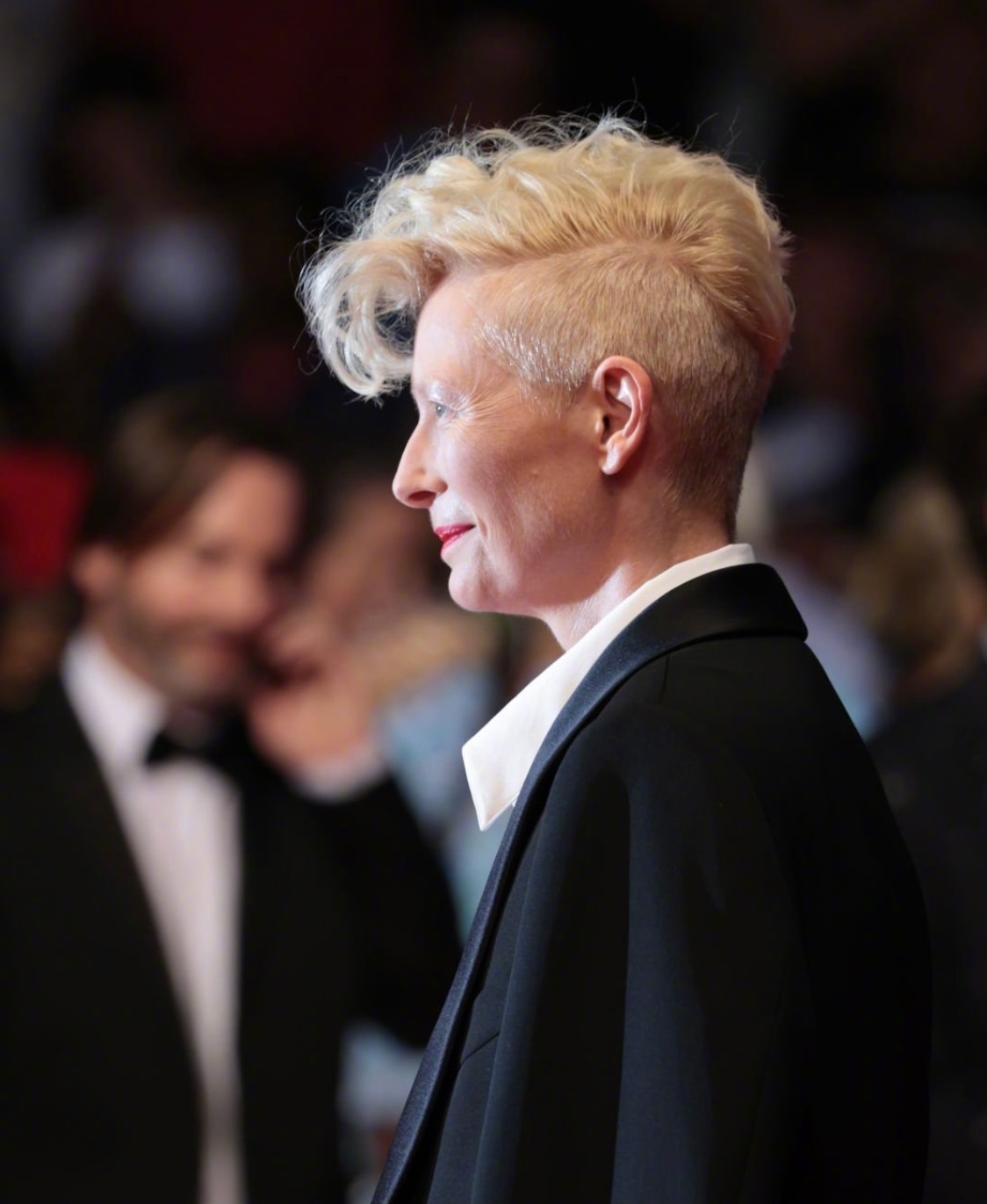 蒂尔达·斯文顿出席第75届戛纳电影节主竞赛单元影片_高清图集_新浪网