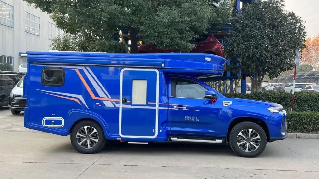 齐星大通t90皮卡房车硬升顶设计强劲越野动力旅居越野兼顾