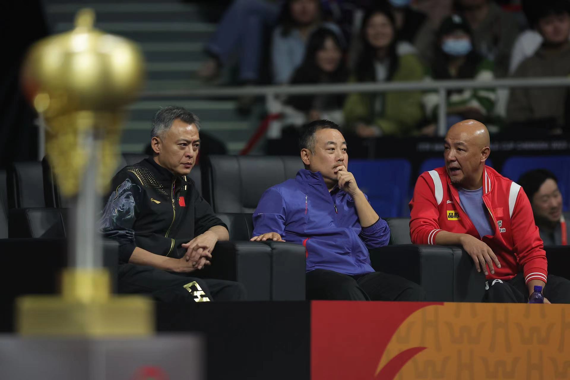 刘国梁秦志戬肖战带着王楚钦孙颖莎赛后第一时间复盘