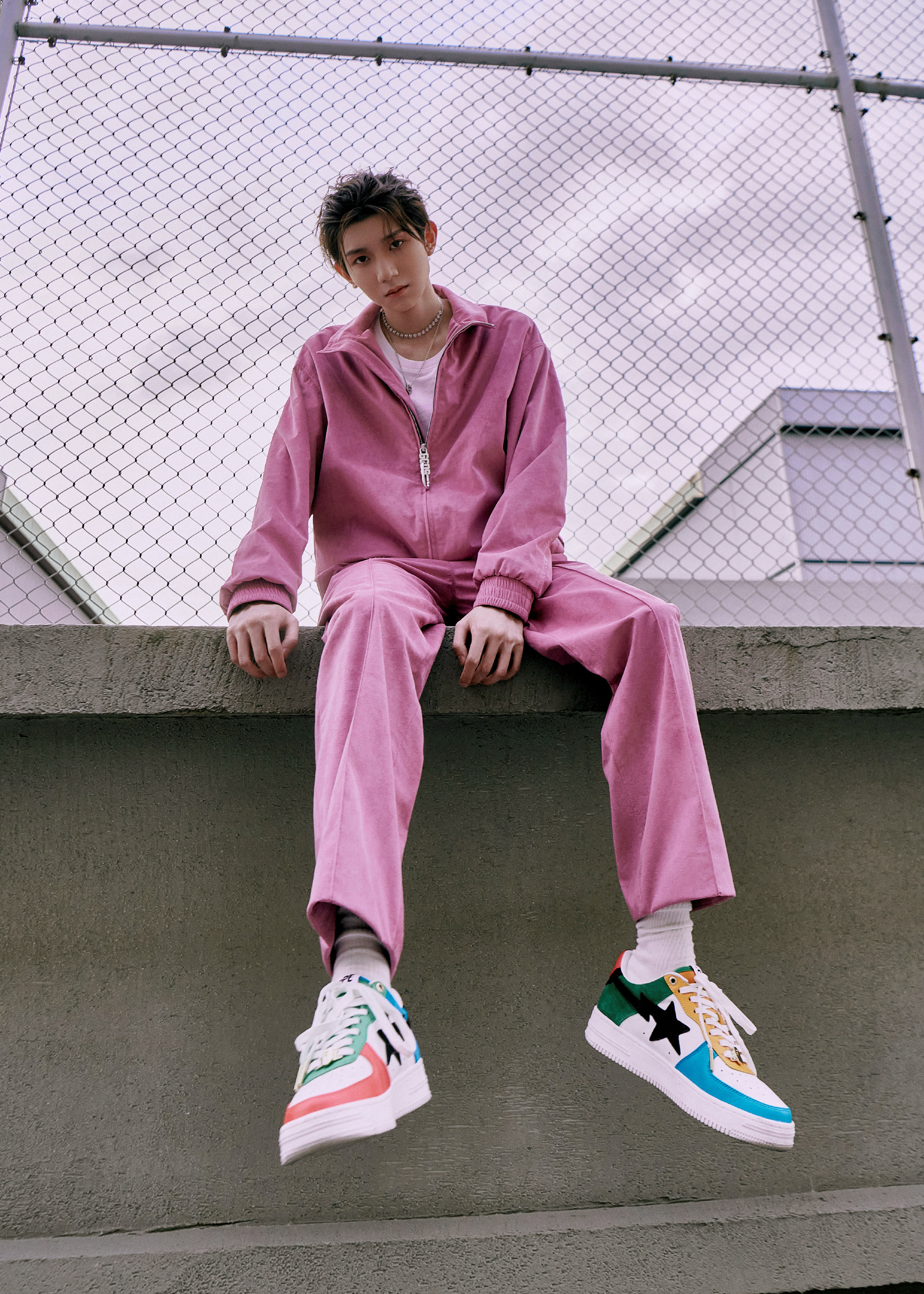 王源明日创作计划召集人造型 粉色休闲运动套装干净帅气