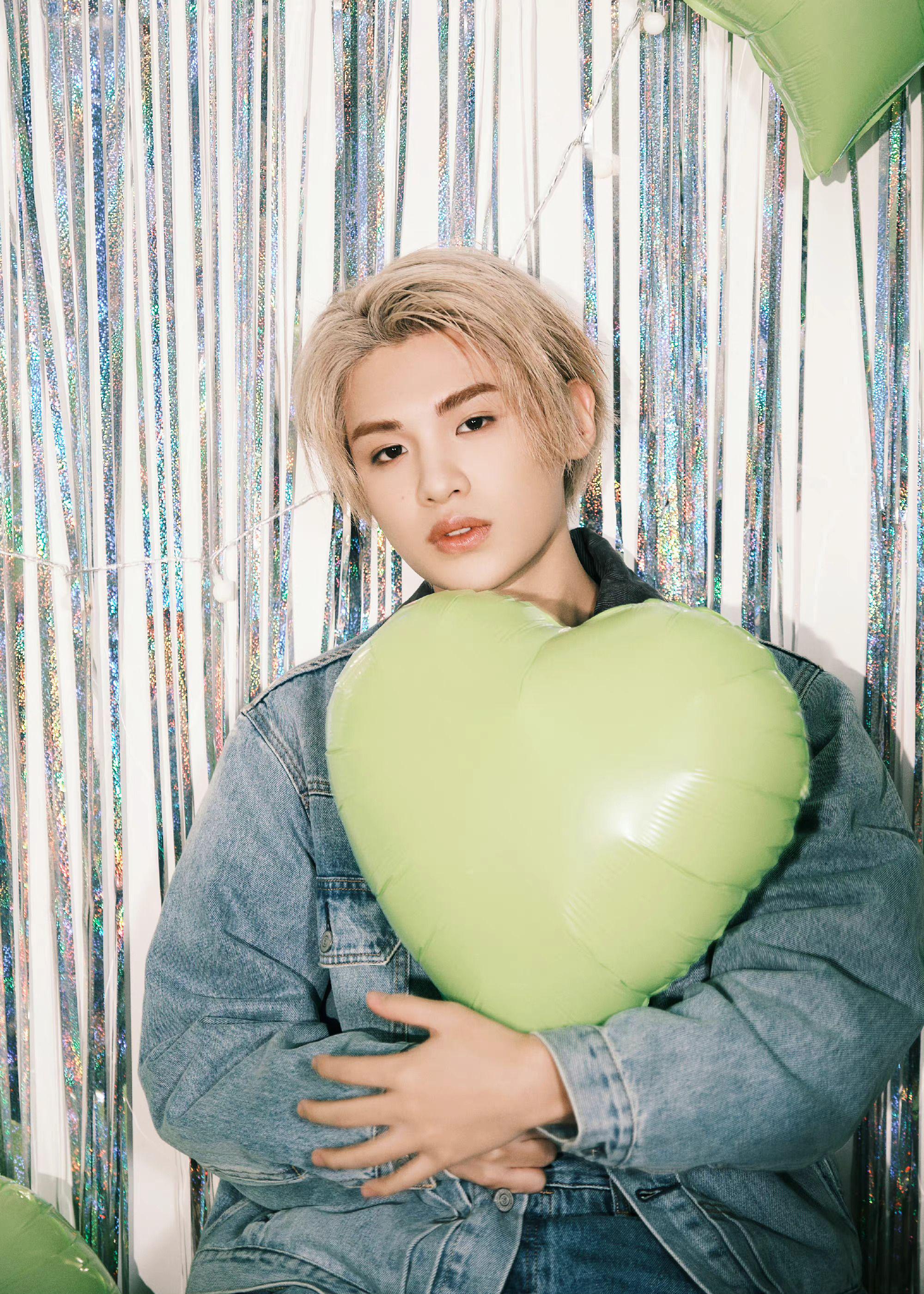 21岁的黄明昊生日快乐!