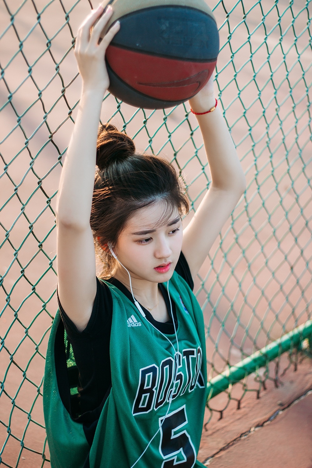 赵露思 篮球场的活力少女_高清图集_新浪网