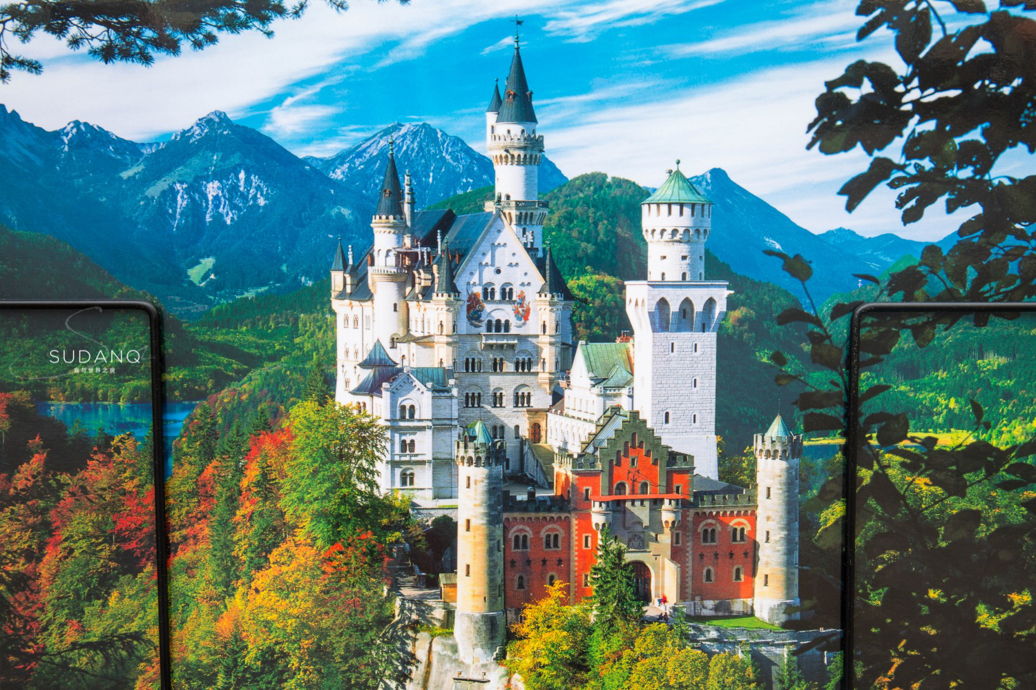在德国众多的城堡中最著名的无疑是位于阿尔卑斯山麓的新天鹅城堡