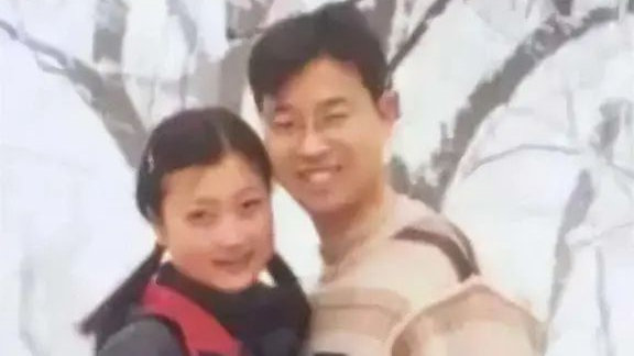 原来她早已去世!生前被王迅抛弃,死后被泼脏水,如今可以瞑目了|王迅|魏臻|王依梓_新浪新闻