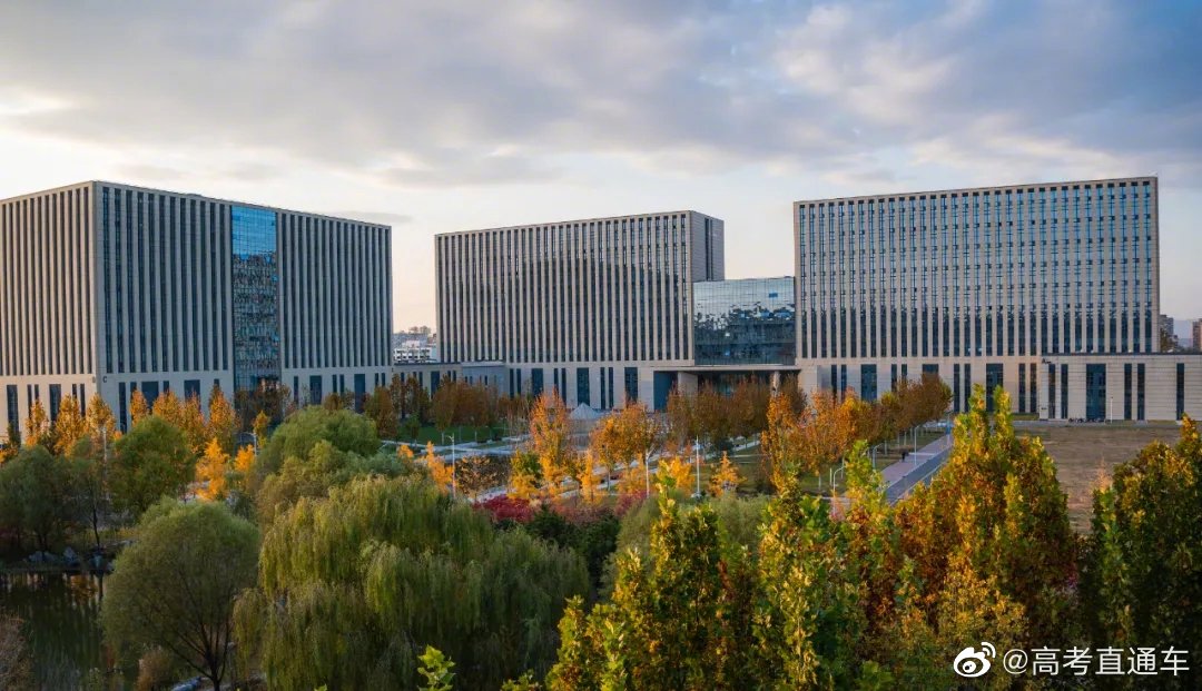 校园风景北京航空航天大学的深秋