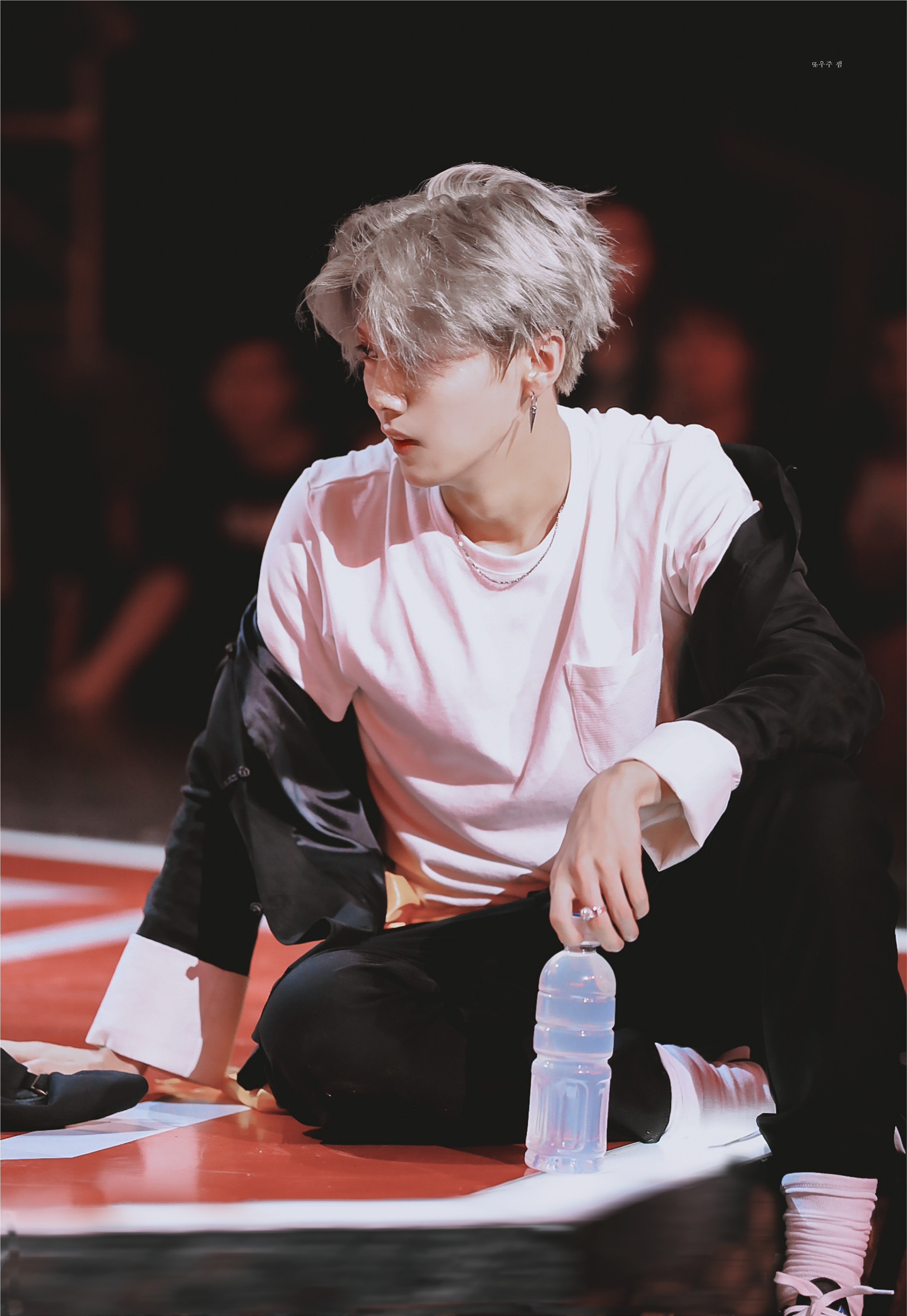 想念舞台上那个永远闪闪发光的鹿晗