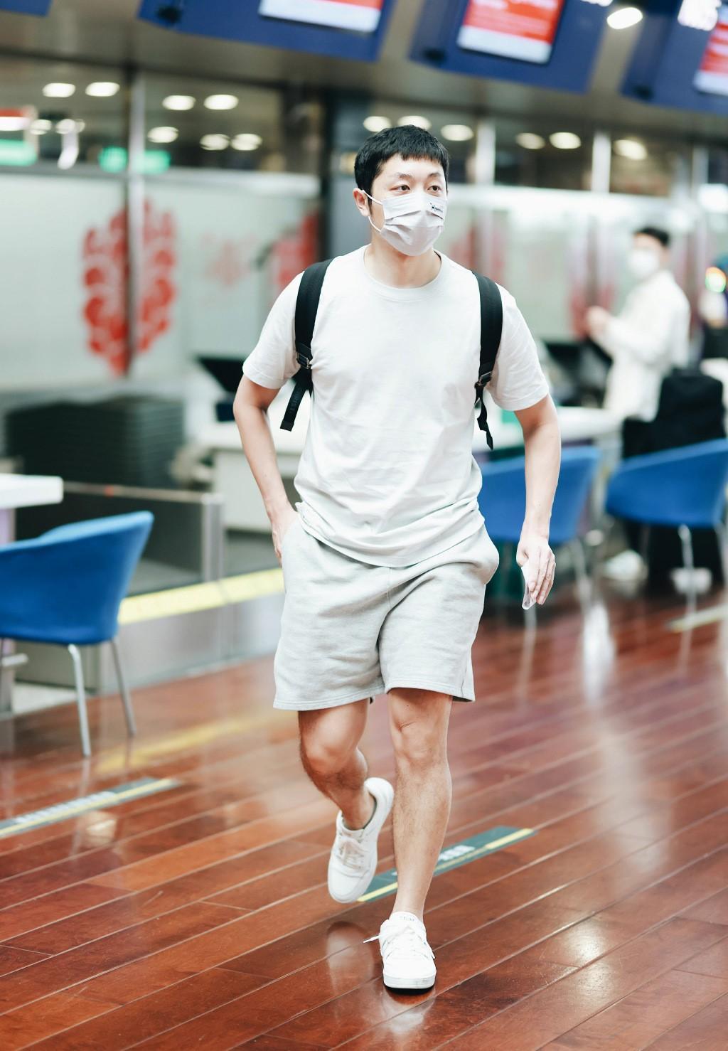 许昕离开国乒训练基地！被求合影签名，将与刘诗雯一起解说世乒赛休闲区蓝鸢梦想 - Www.slyday.coM