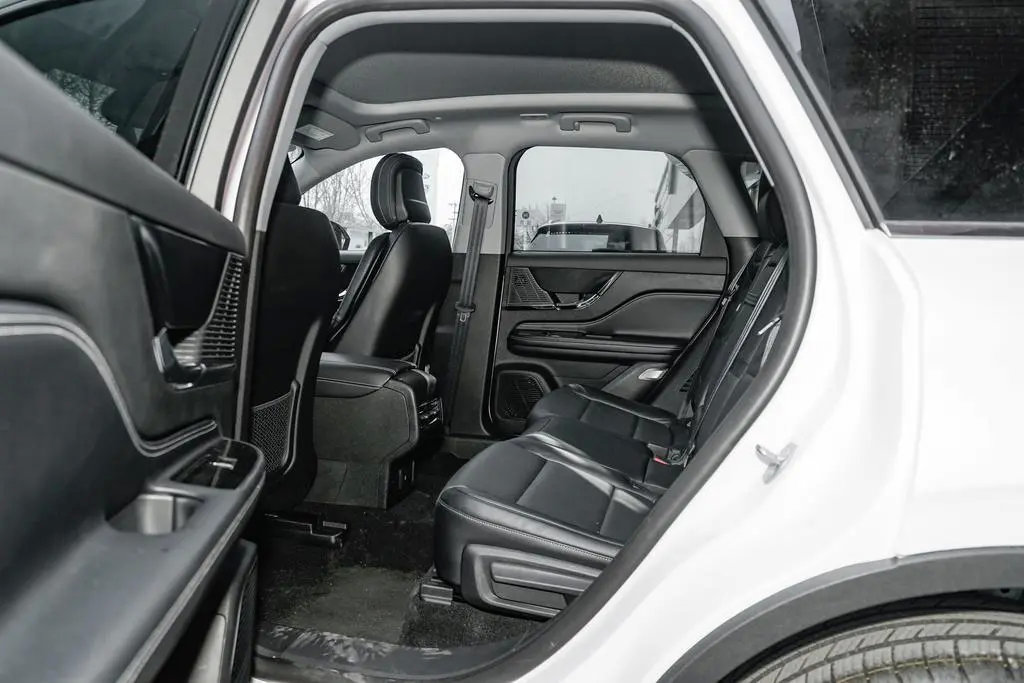 手握30万既要面子又要里子，冒险家与XC40谁更配？