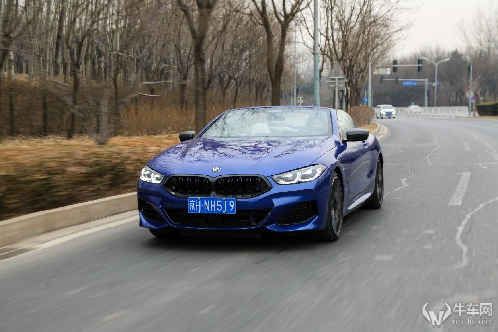 运动与优雅并存的旗舰轿跑试驾宝马840i双门敞篷版